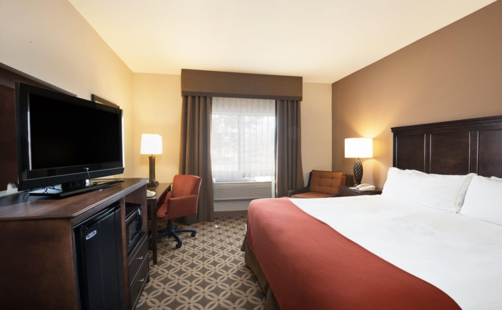 Holiday Inn Express Show Low by IHG