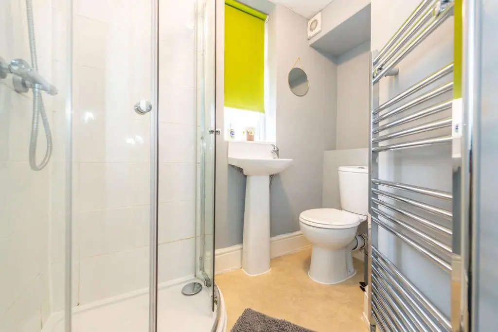Large Contractor & Worker House - Free Parking - by ComfyWorkers