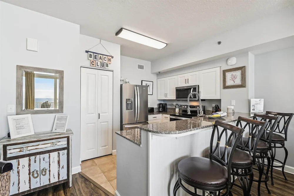 Shores Of Panama 630-1bd+bunks, Sleeps 6. Beach Front! Free Fun! Reserved Parking Space 1 Bedroom Condo by RedAwning