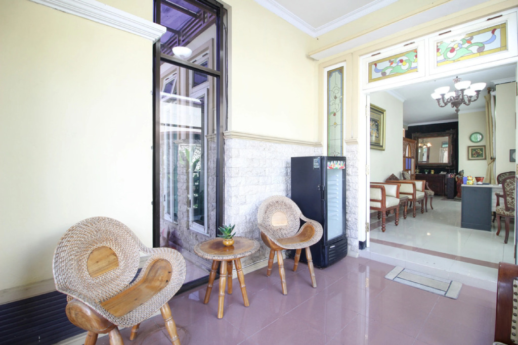 RedDoorz Plus near Rumah Sakit JIH