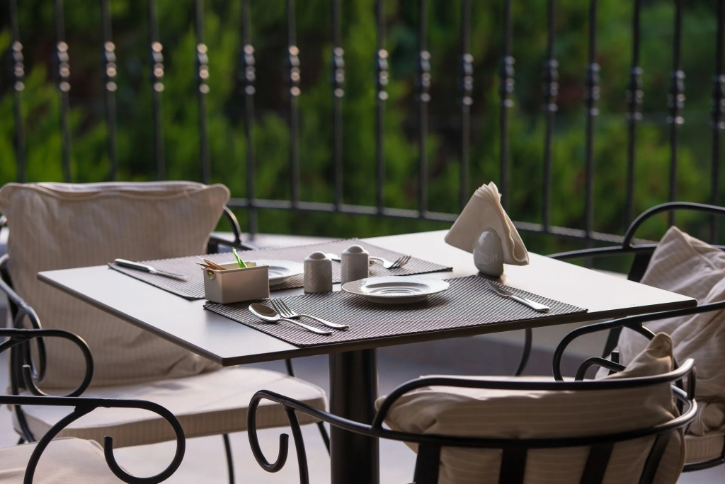 Neikos Luxury Suites