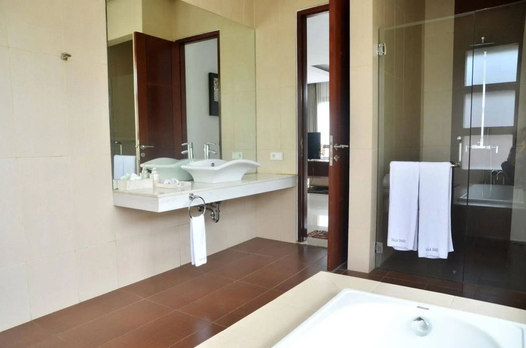 Breeze Blows City View Villa 4 Bedrooms and 1 Familly Bedroom With a Private Heated Swimming Pool and a Billiard Table