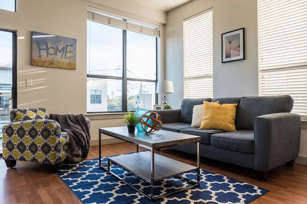 1 BR Apt near Dining Shopping Nightlife by Frontdesk