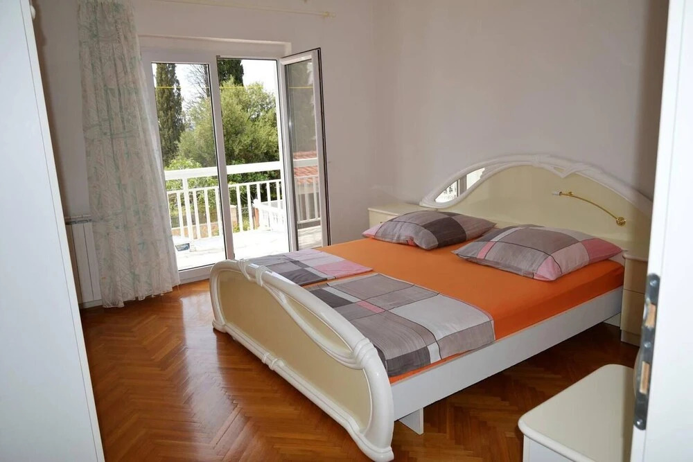 Stunning 2-bed Apartment in Okrug Gornji