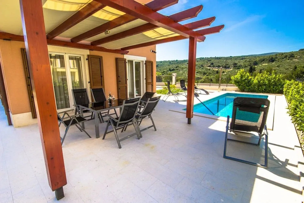 Villa Melograno by Domus Mirus - Rooftop Cinema, Pool, 6-Minute Walk to Beach