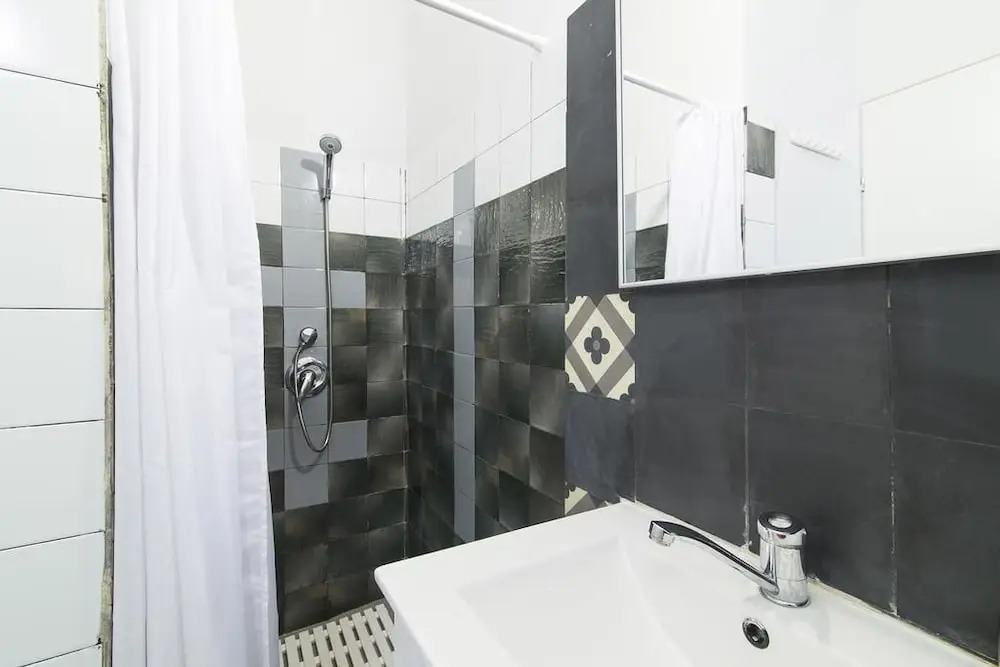 Sapir Hostel - Adults Only