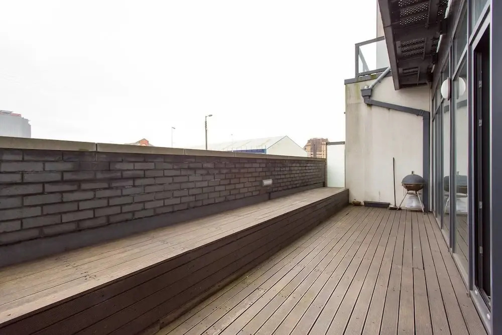 Bright Riverside Apt. w/ Terrace