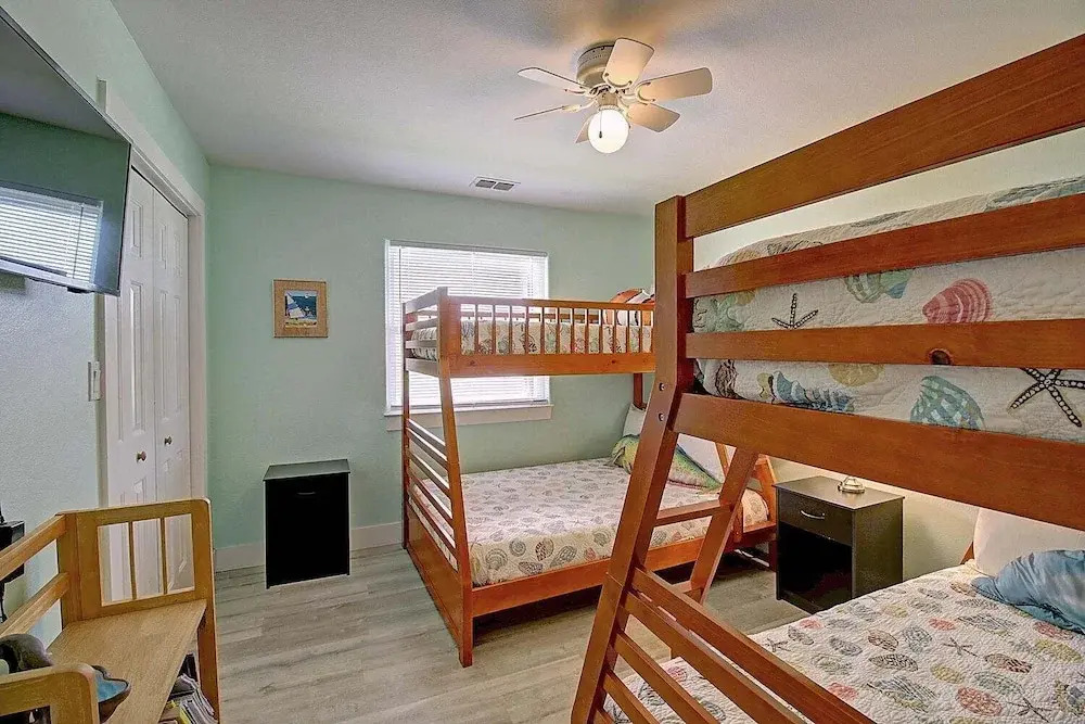 Spacious & Pet Friendly + Game Room Sleeps 10