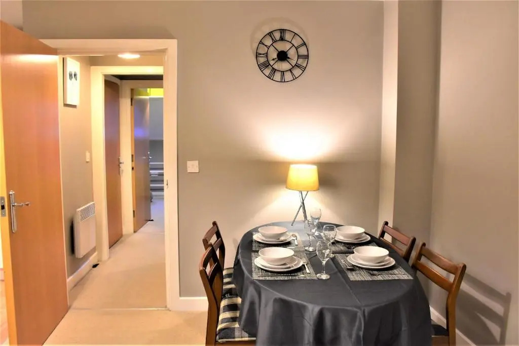 Bard's Nest, central flat, FREE allocated parking, 3 mins walk to Birthplace