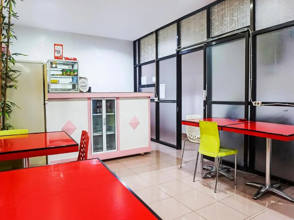 RedDoorz At Homestay Madu Makassar