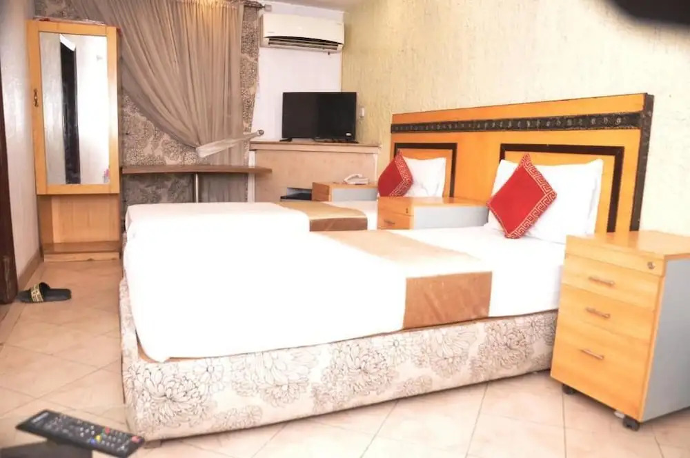 Hotel Royal Suites