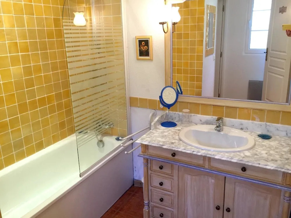 Villa With 2 Bedrooms in Saint-martin-de-pallières, With Pool Access,