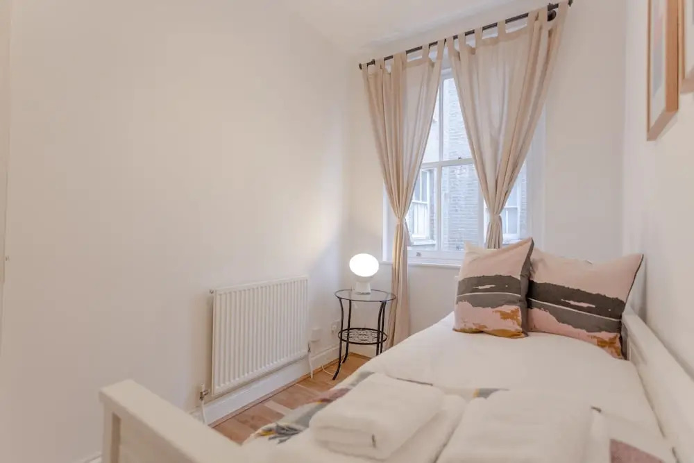 Charming 2 Bedroom Property in Clapham