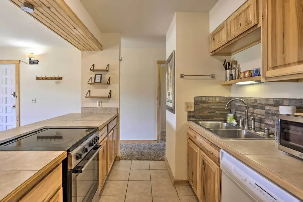 Cozy Family-friendly Fraser Condo w/ Mtn Views!