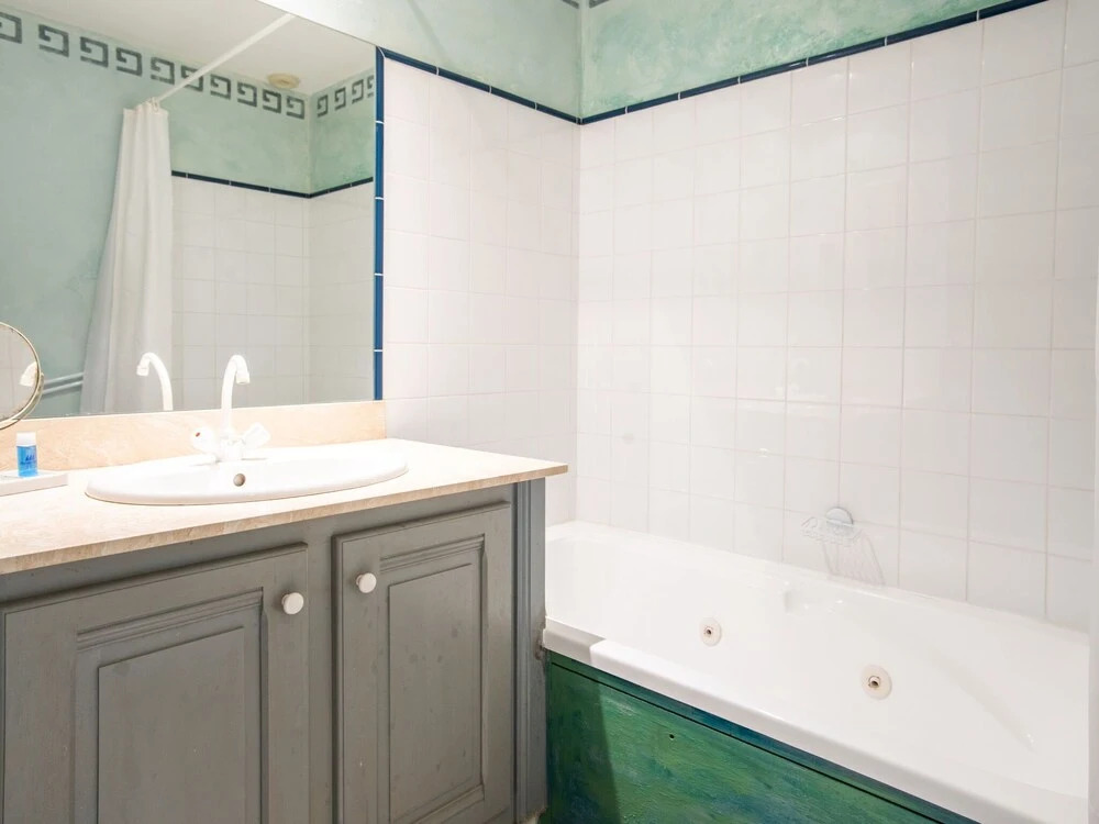 Cozy Apartment in Drome with Pool