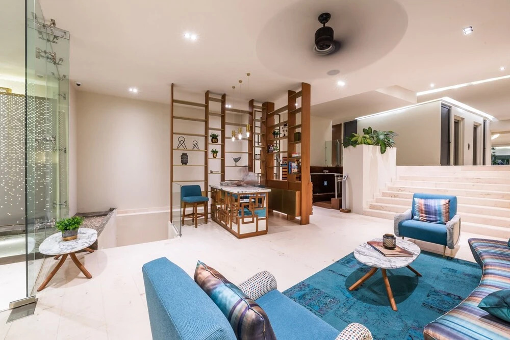 Spectacular 3 BR condo just steps away from the beach by Happy Address