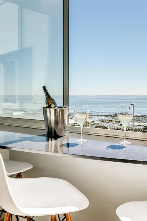 Beautiful Apartment Walking Distance to the Ocean Atlantic Views