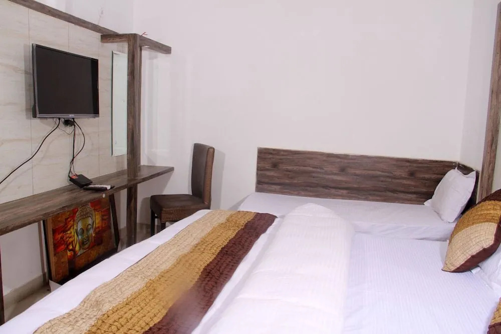Hotel New Frontier, City Centre - Walk in Chandni Chowk & OLD Delhi Station