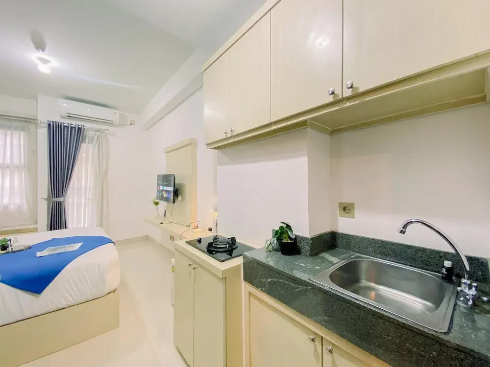 Comfy and Tidy Studio Transpark Cibubur Apartment By Travelio