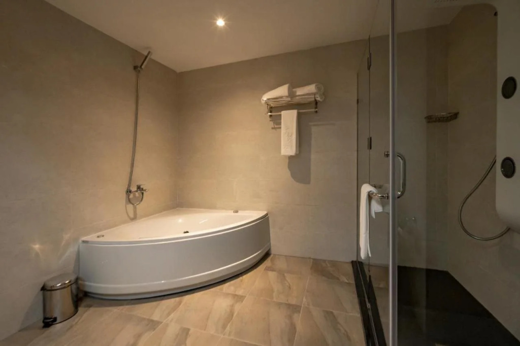 Ad Hotel Pont D'Hydra