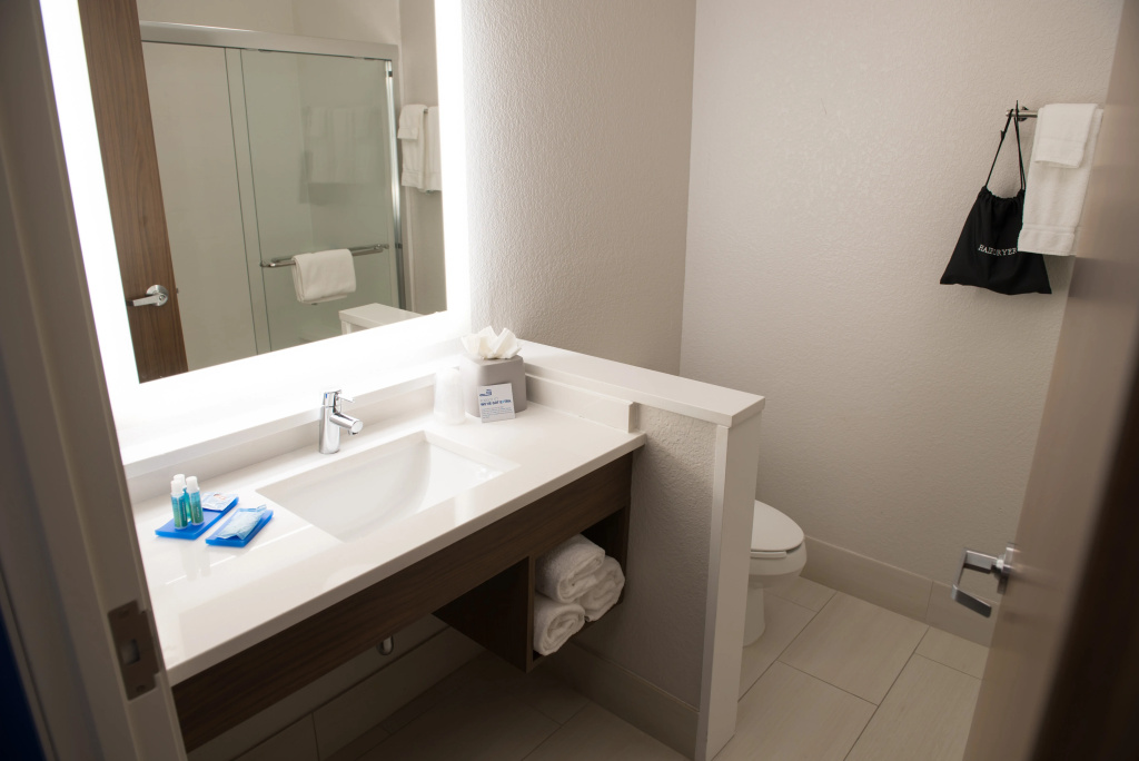 Holiday Inn Express & Suites - Warsaw - E Center by IHG