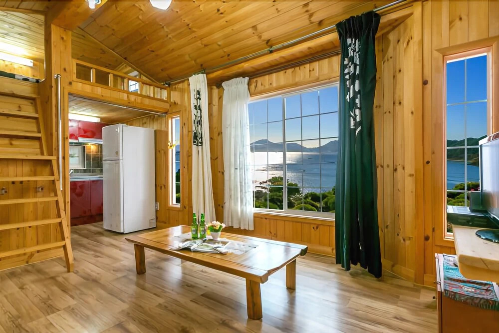 Geoje Forest Pinetree Pension