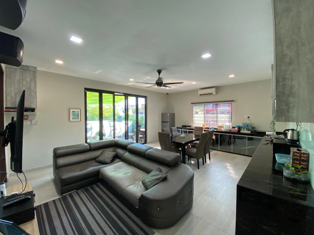 DAmbiience Private Pool & Garden Residence