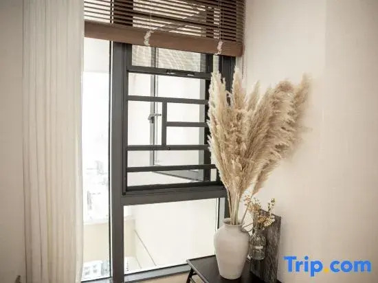 Liupanshui Nan Feng She Homestay (Liupanshui High-Speed Railway Station People's Square)