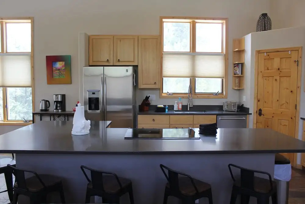 Perfect For Your Family Vacay With Private Hot Tub! 4 Bedroom Home by RedAwning