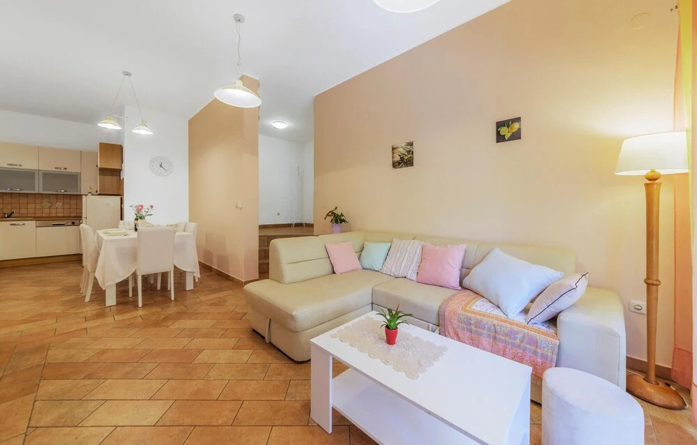 Amazing Apartment in Vinkuran With 2 Bedrooms