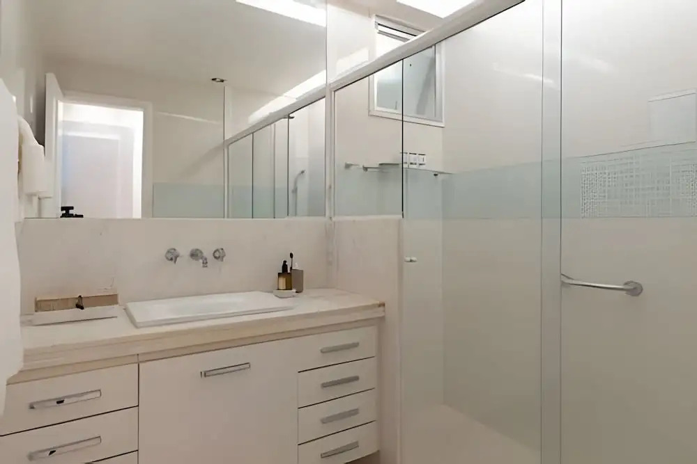 Copacabana – Av. Atlântica | 4 quartos, Vista Mar, 1 min praia de Copacabana - por Casapē Rio