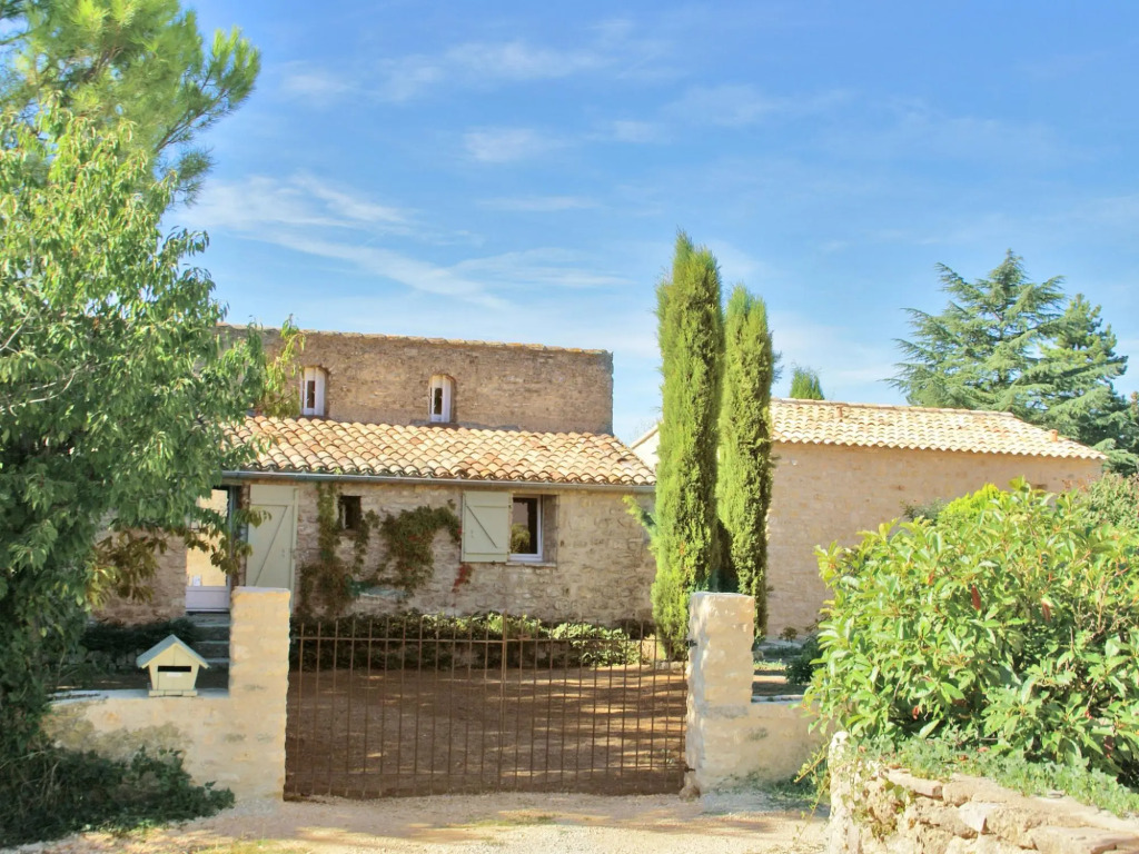 Splendid Villa in Viens with Swimming Pool