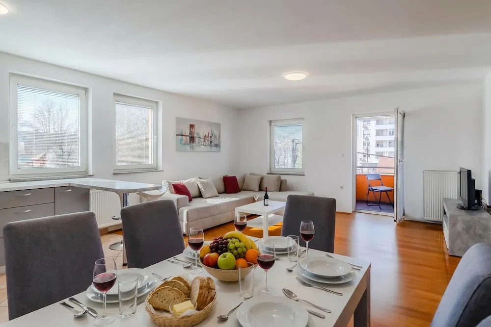 Cherry City Stay Apartment With Parking