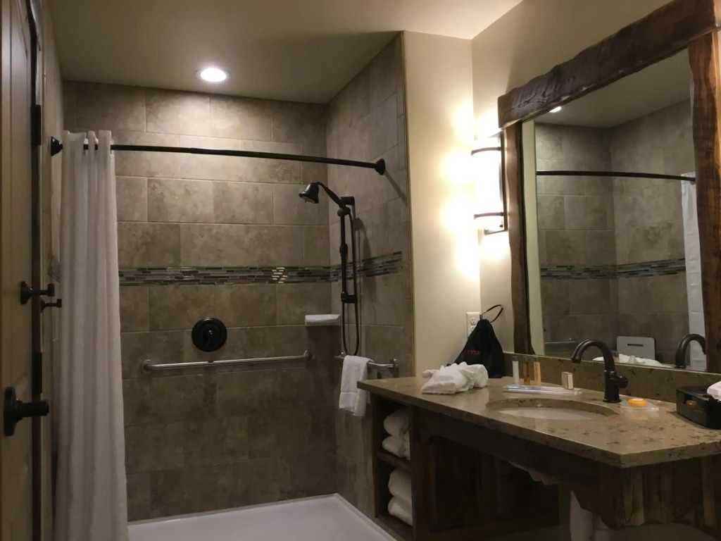 Glacier International Lodge