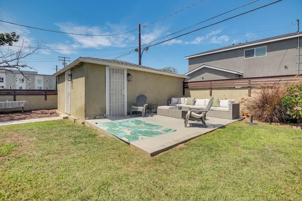 4 Mi to Sofi Stadium, Fenced Yard: Modern Retreat!