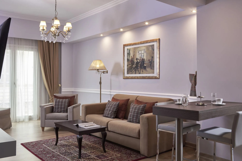 Ava Hotel and Suites