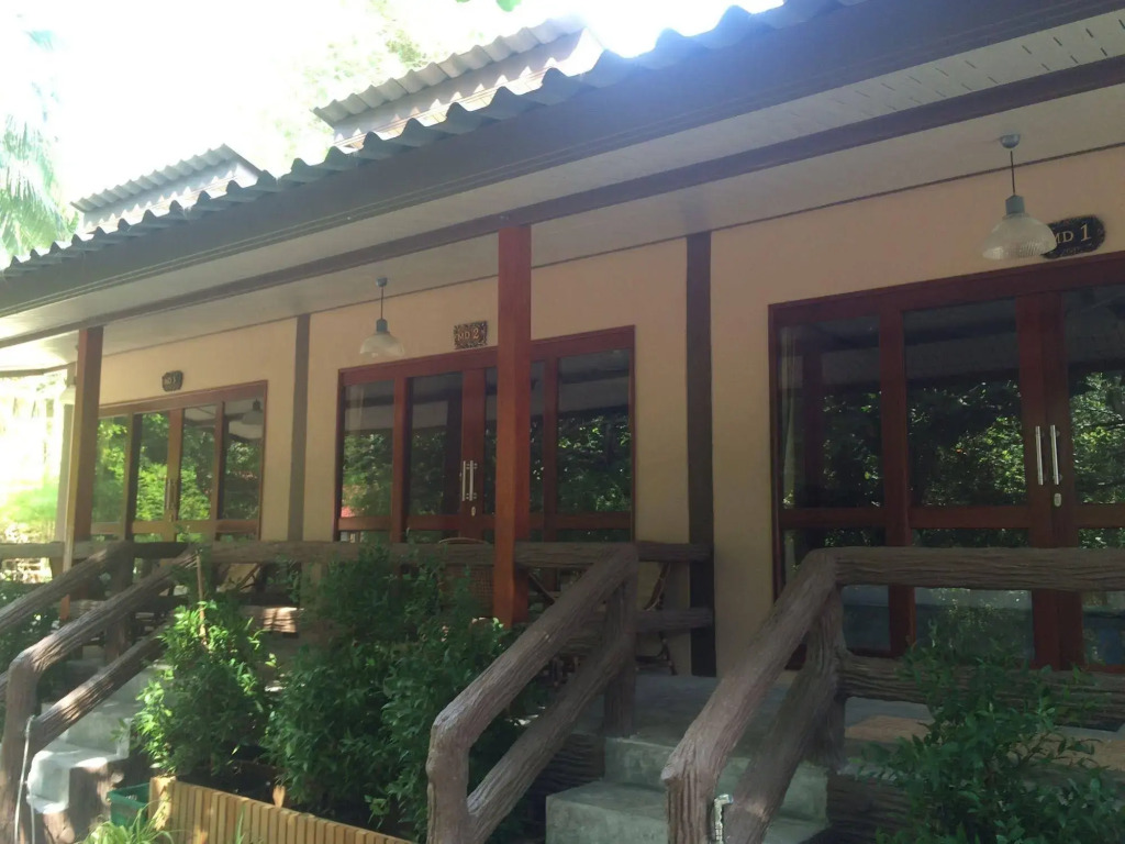 Haad Khuad Resort