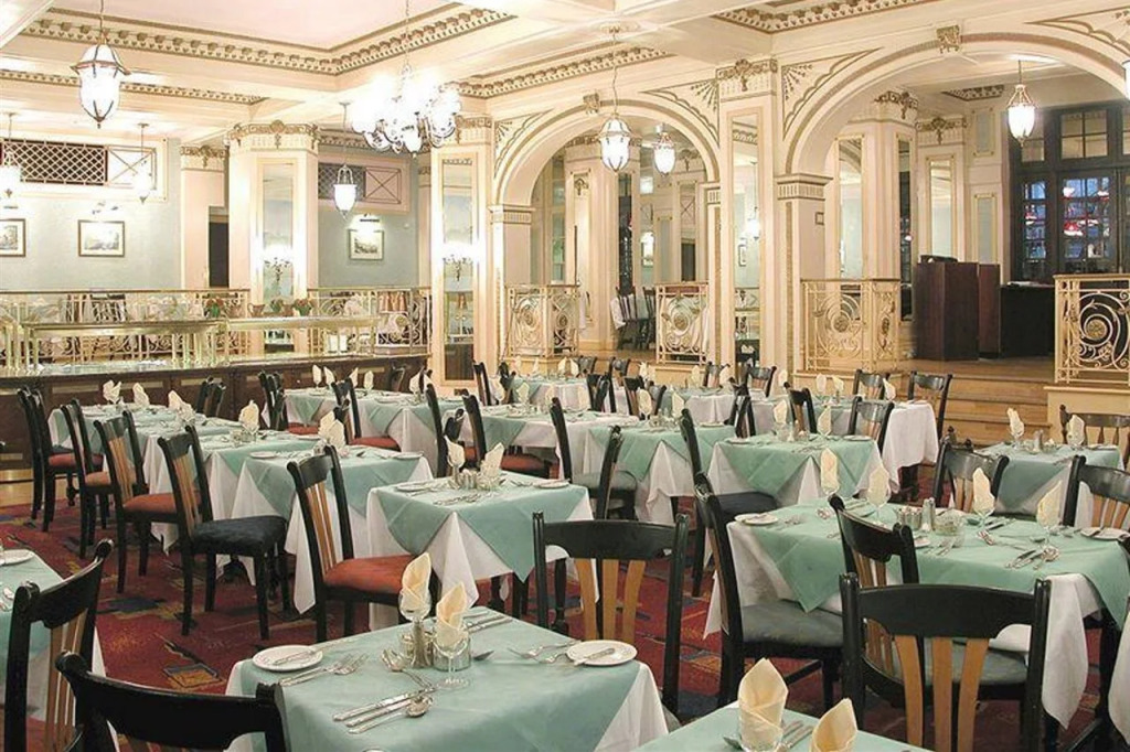 Adelphi Hotel