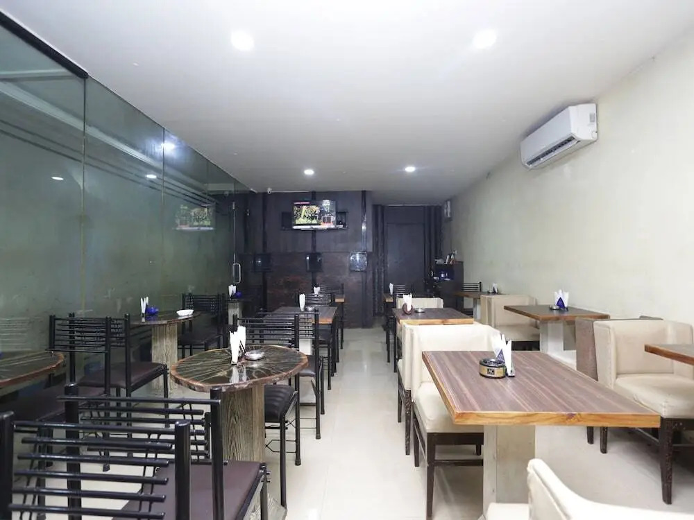 Hotel Metro 7x11 by OYO Rooms