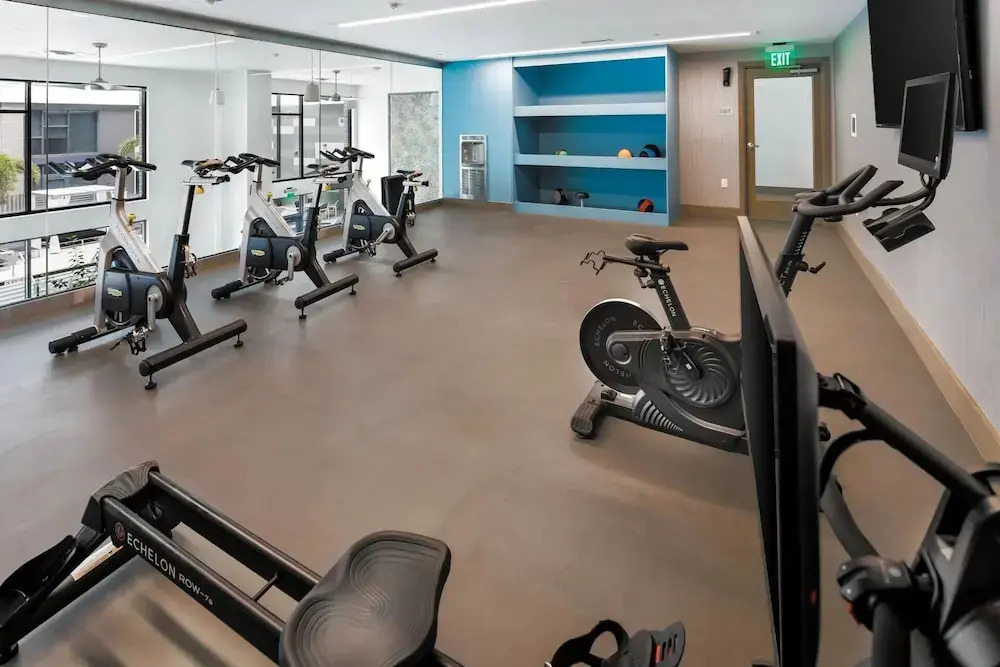Landing Chic 1BD Gym Rooftop Lounge
