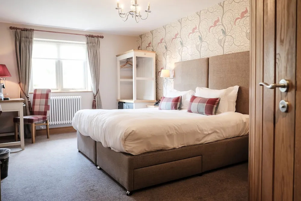 Cromwell Arms Country Pub with Rooms