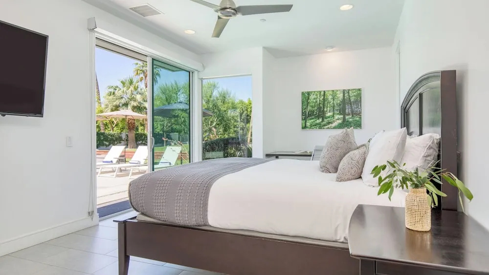 Avantstay Polo Villa Halo Pickleball, Putting Green Sleeps 28