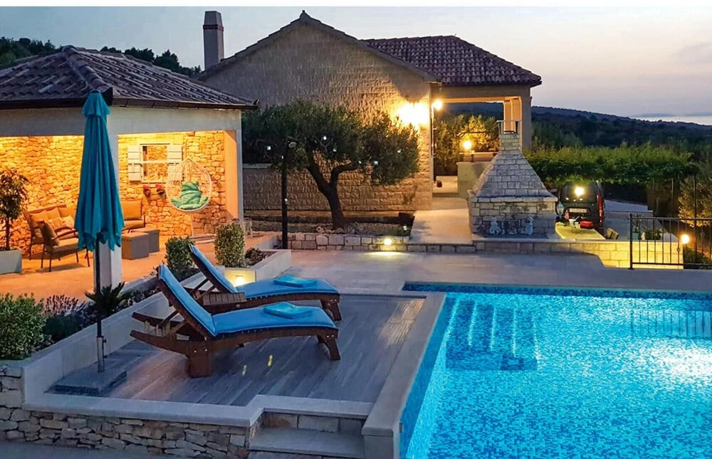 Awesome Home In Postira
