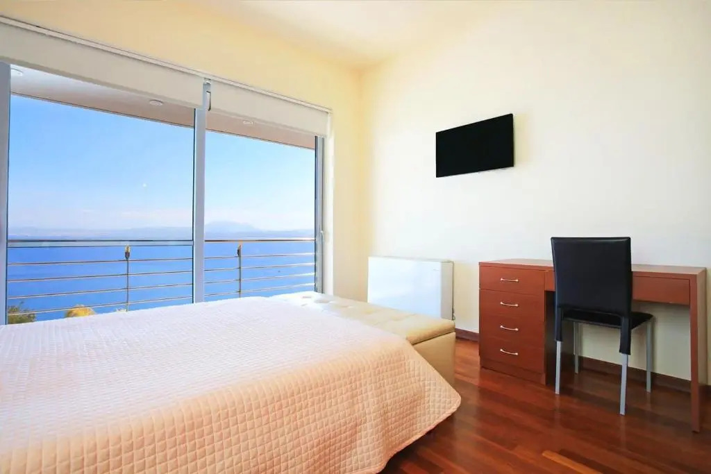 Seafront, 5star Home - 4min Walk To Private Beach