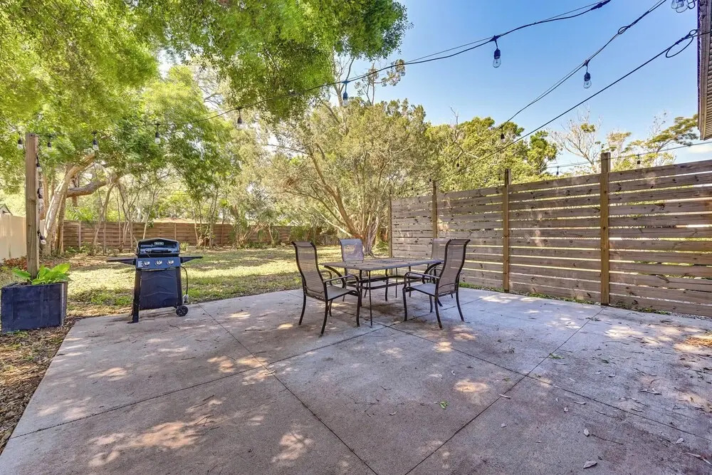 Sarasota Home w/ Patio & Gas Grill: 2 Mi to Beach!
