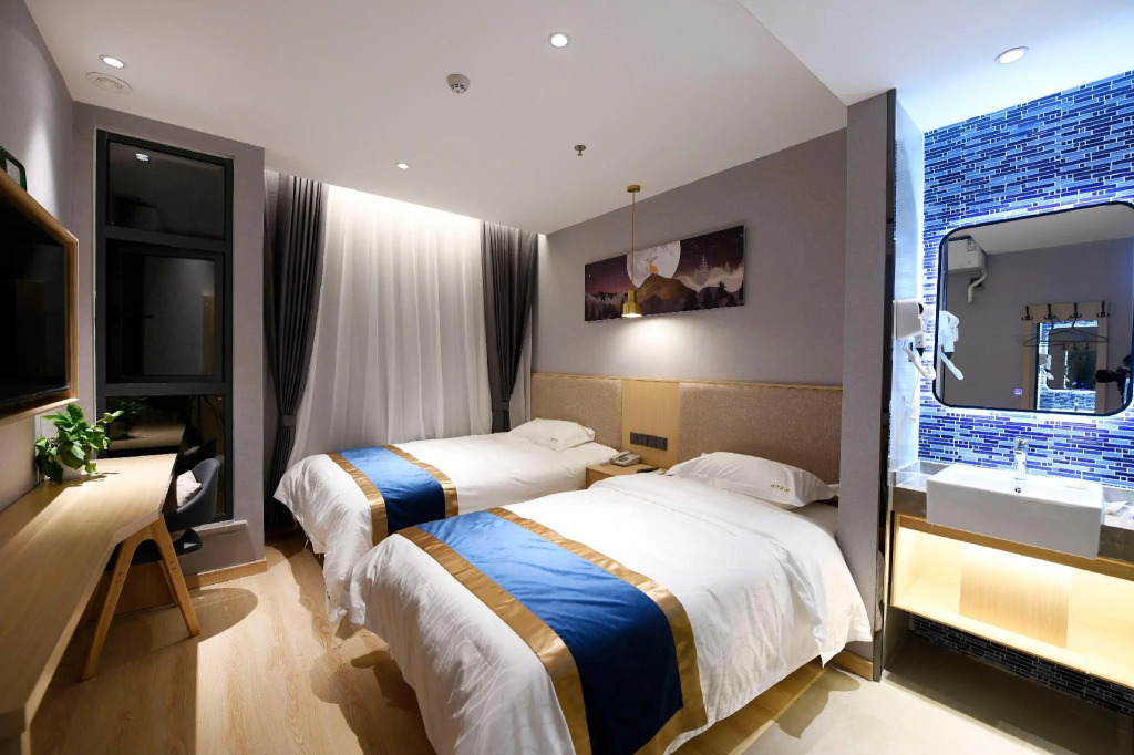 Shell Hotel Shanghai Normal University Hongcao Road Metro Station Guiping Road