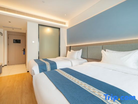 Qingdao Shiguang Hotel (May Fourth Square Ningxia Road Subway Station)