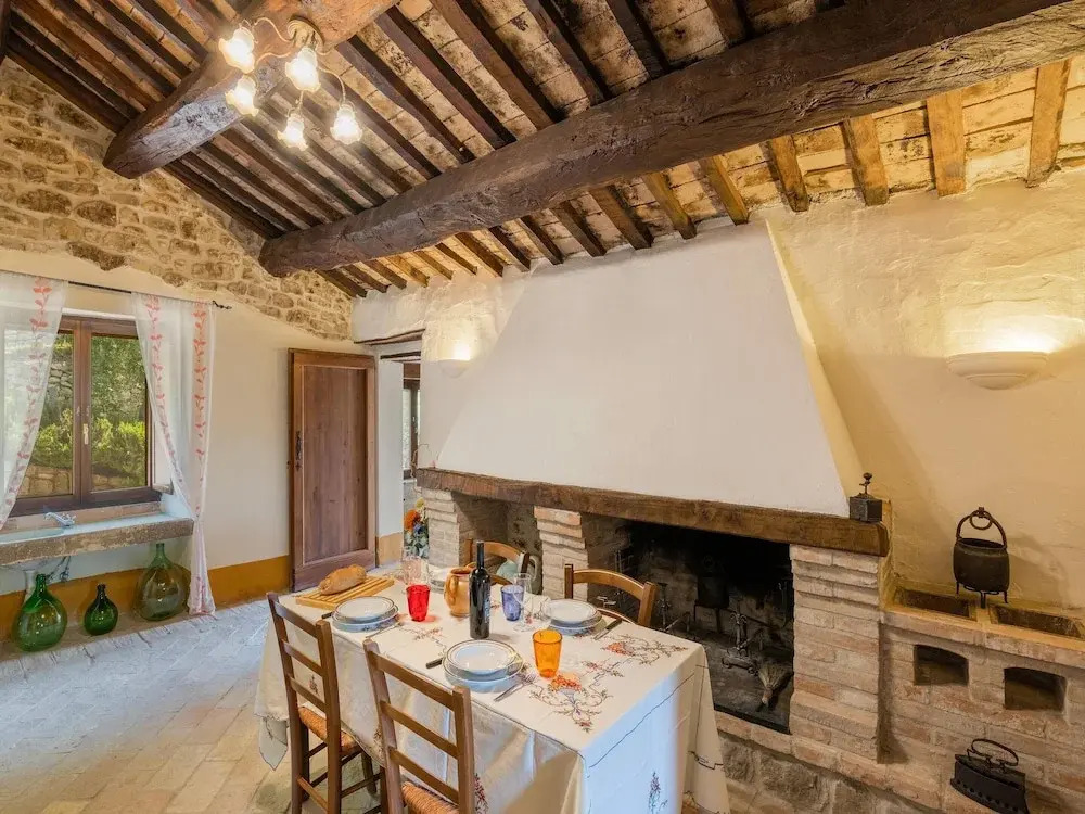 Gorgeous Apartment with Pool near Sibillini Mountains