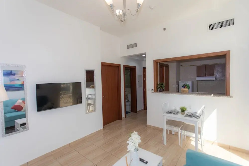 Lively apt near Dubai Sports City