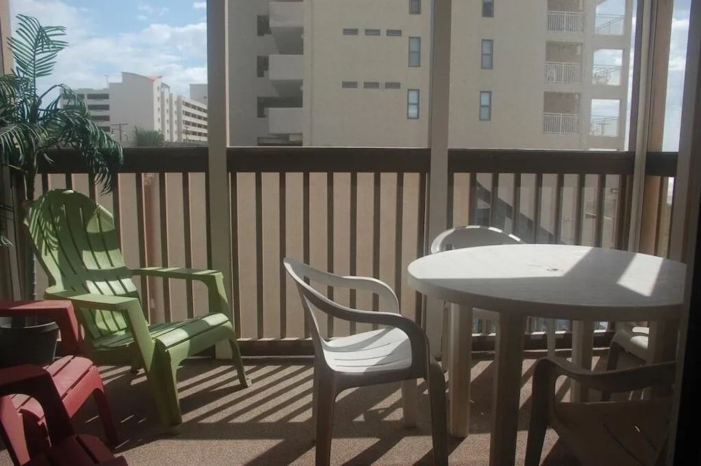 Crescent Beach Villas, Villa 207 - 2 Br Condo